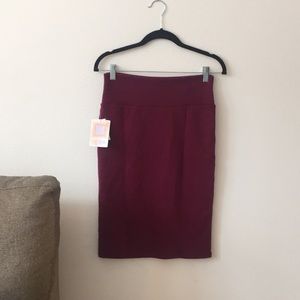 Lularoe Burgundy/Berry Hued Textured “Cassie”